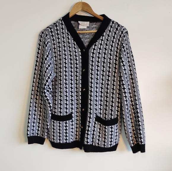 Vintage Cardigan; Black + White Houndstooth Knit - Picture 2 of 12